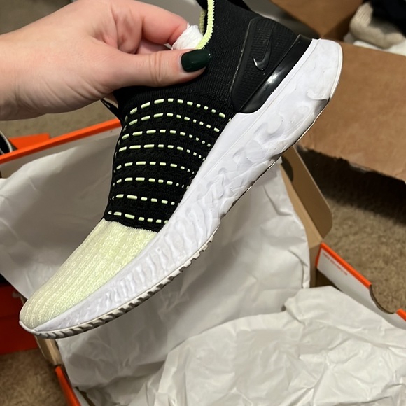 Women’s Nike react phantom run FK 2 - Picture 8 of 9